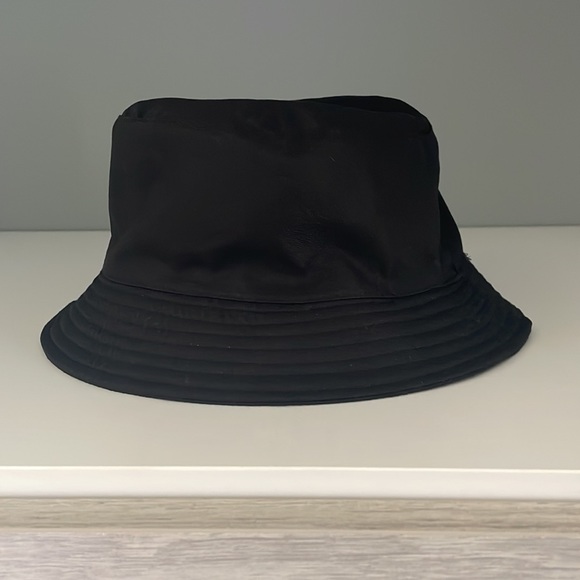 Cute reversible hat - Picture 2 of 4